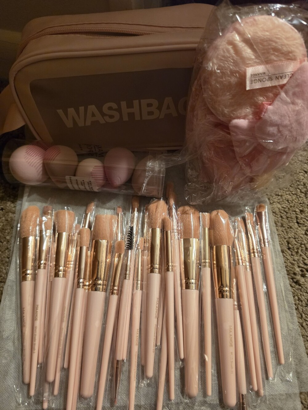 Pro Makeup Brush and Sponge Set in Pink - Washbag Included - Picture 4 of 6